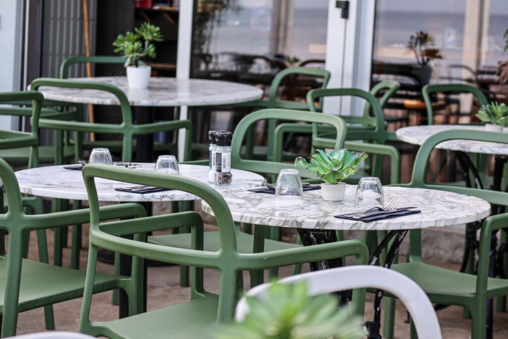Terrasse extérieure du Key West à Blonville-sur-Mer
