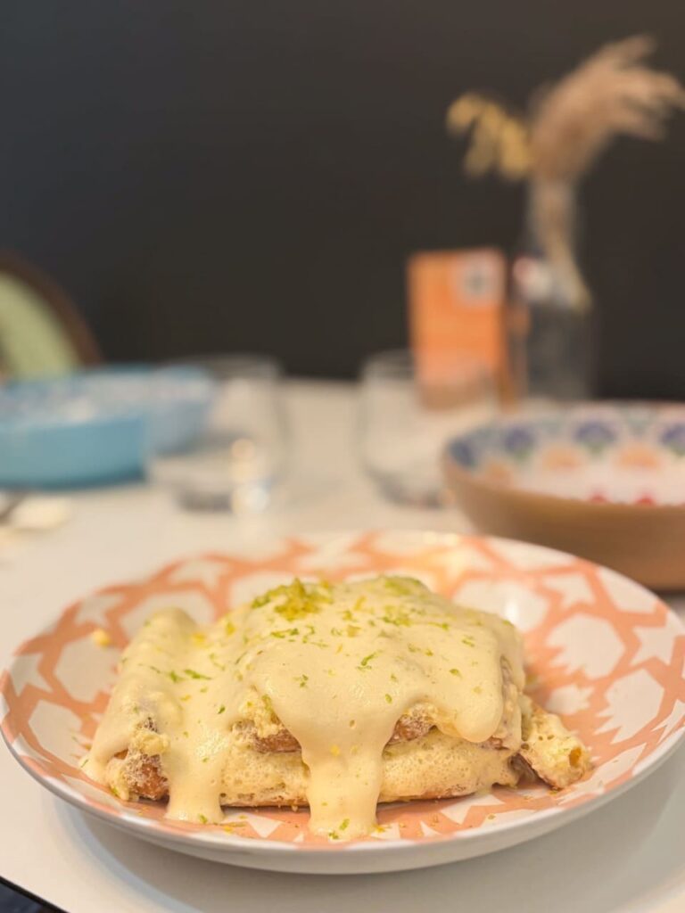 Tiramisu citron servi à table chez Disco Volante Montpellier