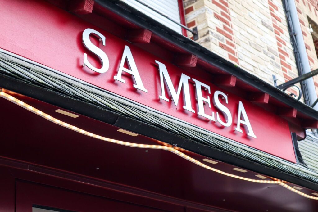 Devanture Sa mesa à Saint-Gatien-des-Bois