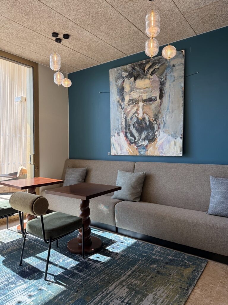 Salon commun du Voco à Beaune