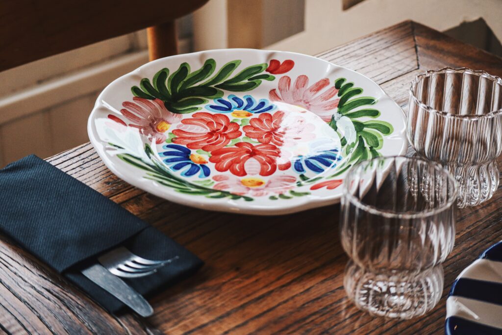 Margaux à la mangeoire à Deauville