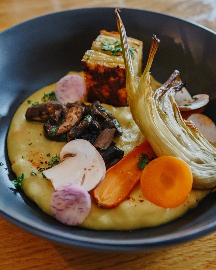 Plat copieux et de saison d'un restaurant de type cuisine française dans le quartier du Hédas à Pau, près de Tarbes