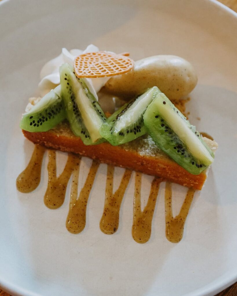 Dessert gourmand et frais d'un restaurant de type cuisine française dans le quartier du Hédas à Pau, près de Tarbes