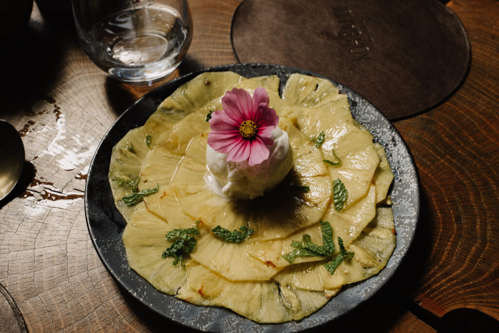 Assiette de dessert frais d'un restaurant de type cuisine thaï à Tarbes, près de Pau