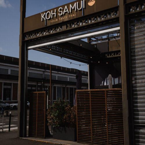 Entrée d'un restaurant de type cuisine thaï à Tarbes, près de Pau