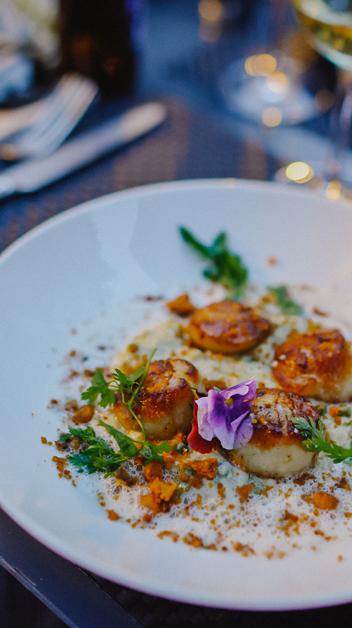 Assiette de fruits de mer d'un restaurant de type cuisine française à Pau au rez-de-chaussée de l'hôtel Mercure