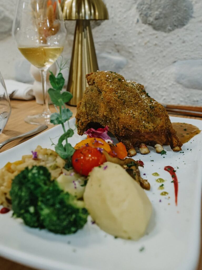 Plat copieux d'un restaurant de type cuisine française à Monein, près de Pau