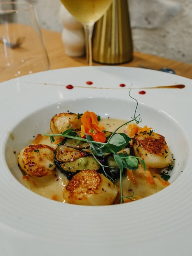 St-Jacques dans un velouté de saison d'un restaurant de type cuisine française à Monein, près de Pau