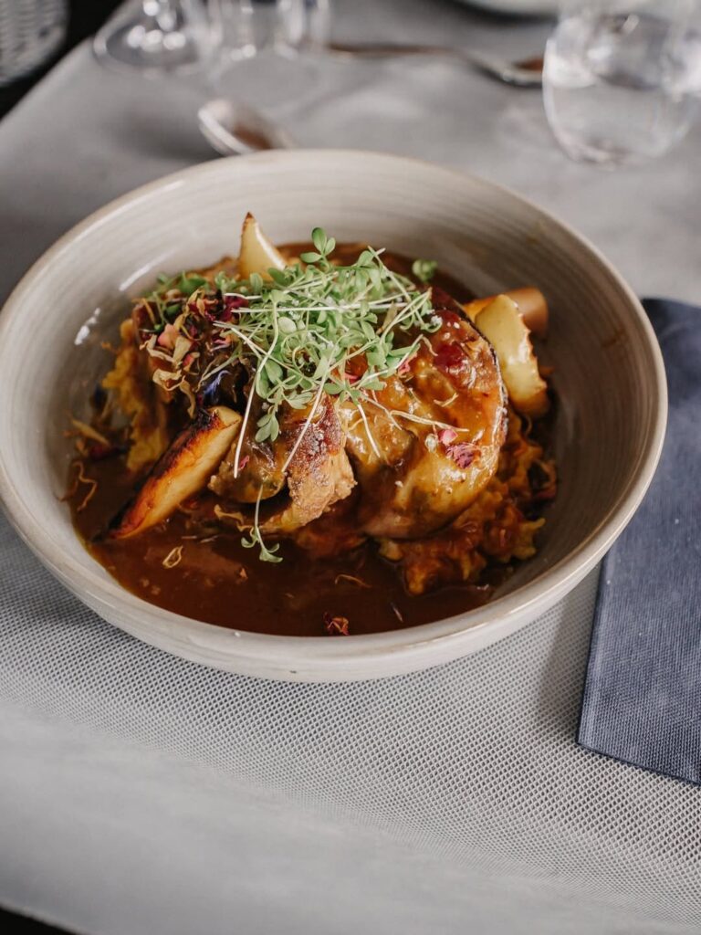 Plat réconfortant d'un restaurant de type cuisine française à Bizanos, près de Tarbes