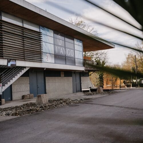 Extérieur d'un restaurant de type cuisine française à Bizanos, près de Tarbes