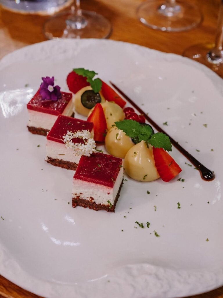 Dessert acidulé de fruits de saison d'un restaurant de type cuisine française à Tarbes, près de Pau