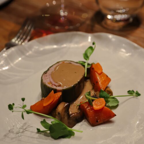 Plat de viande au restaurant gastronomique La Coopérative du Domaine Riberach à Bélesta.