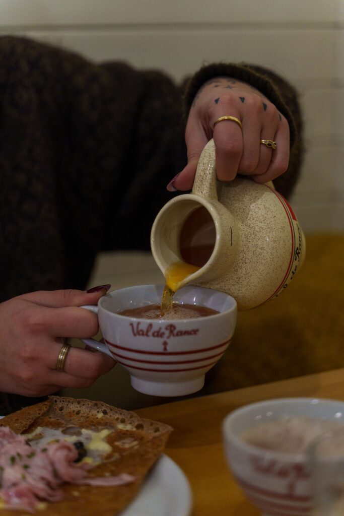 Une bolée de cidre à La Maison des Crêpes à Rivesaltes