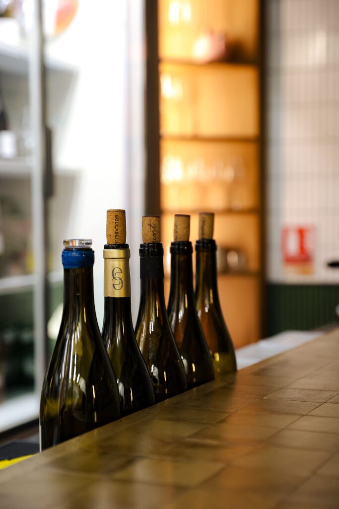 Des bouteilles de vins à La Mangeoire à Perpignan