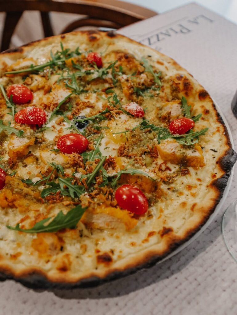 Pizza d'un restaurant de type cuisine italienne à Pau, près de Tarbes