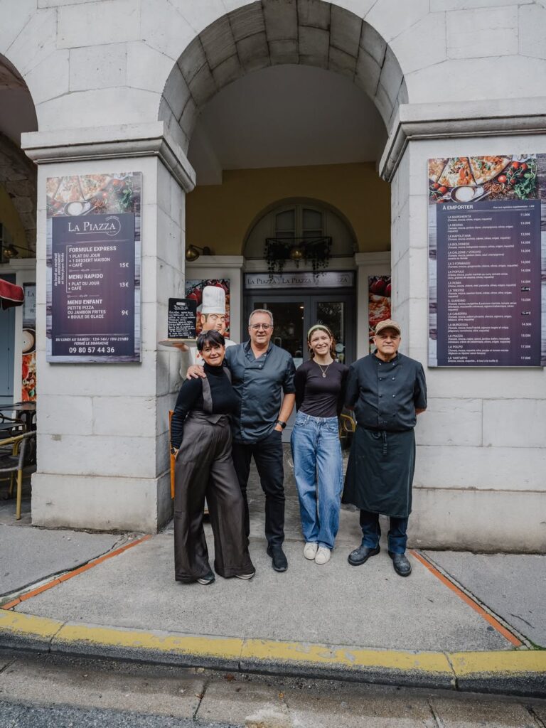 L'équipe du restaurant d'un restaurant de type cuisine italienne à Pau, près de Tarbes