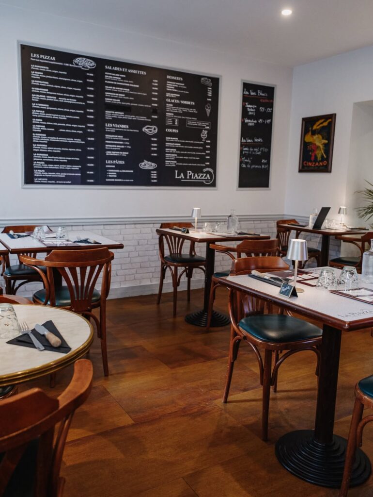 Salle intérieur d'un restaurant de type cuisine italienne à Pau, près de Tarbes