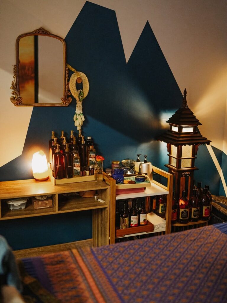 Produits de soin d'un salon de massage thaïlandais dans le centre ville de Pau, près de Tarbes