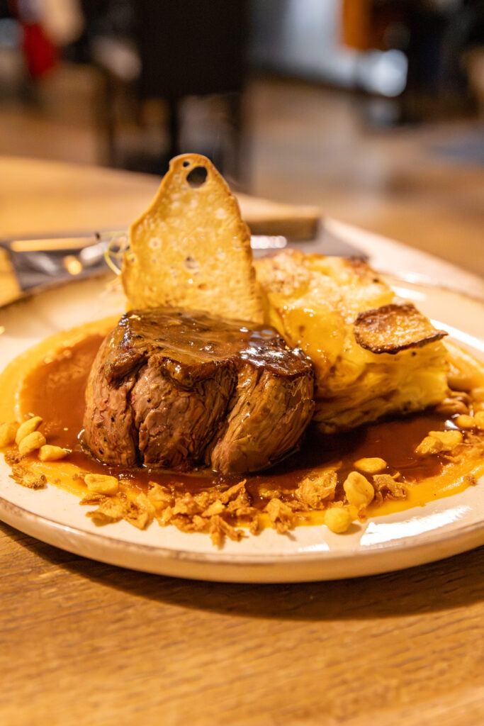 Boeuf et gratin au restaurant Le Boucan à Villeneuve-les-Béziers