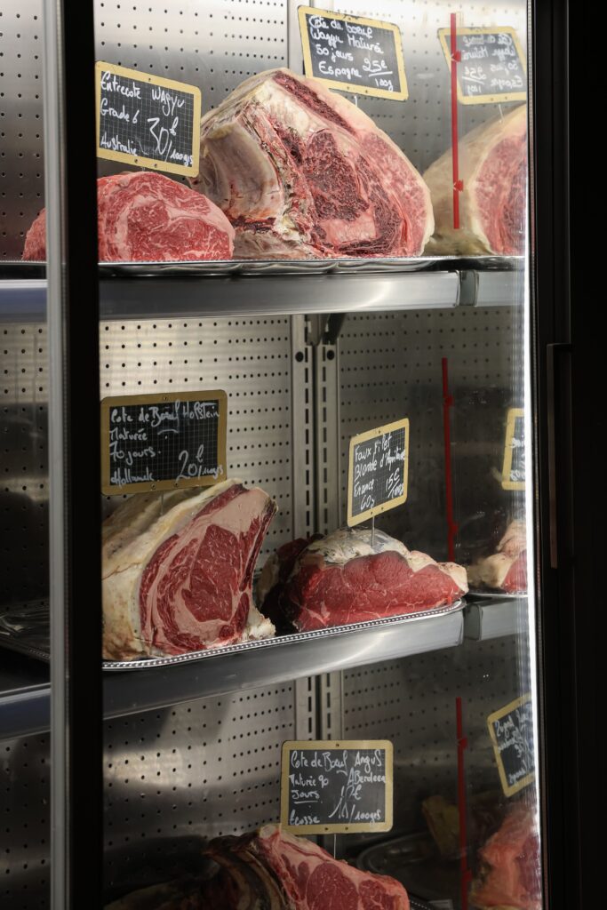La vitrine de viande du restaurant Le Divil à Perpignan