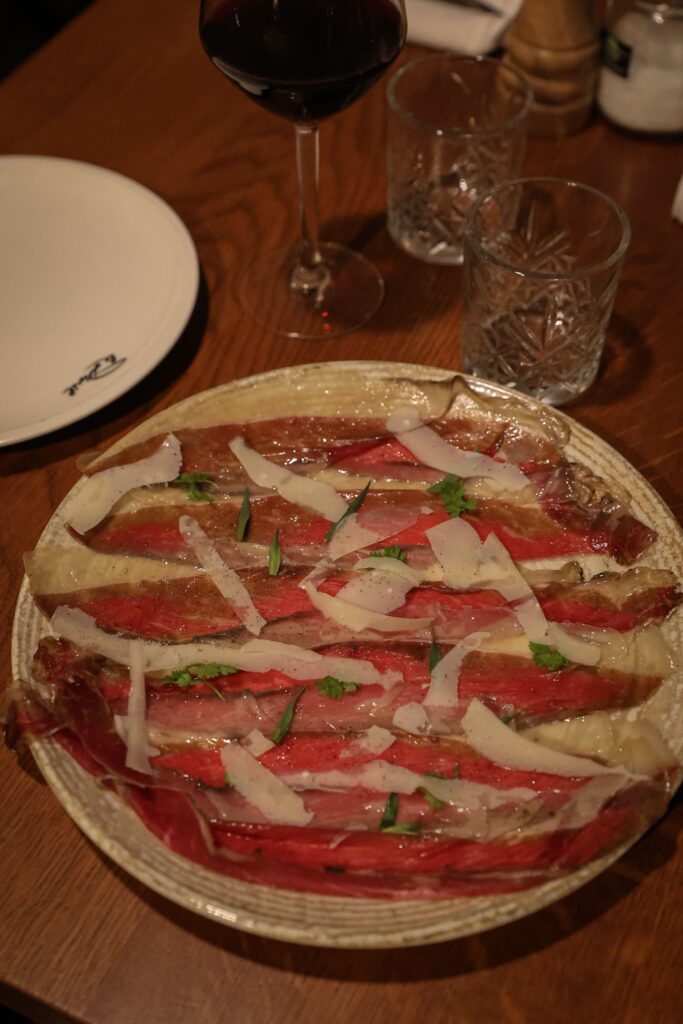 Un carpaccio de boeuf au restaurant Le Divil à Perpignan