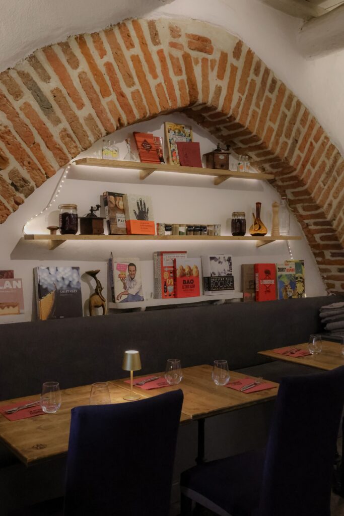 La salle intérieur du restaurant Le Figuier à Perpignan