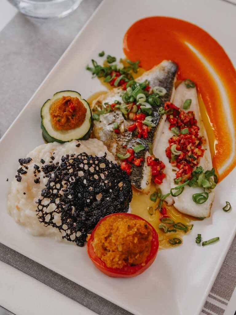 Plat gourmand d'un restaurant de type cuisine française à Pau