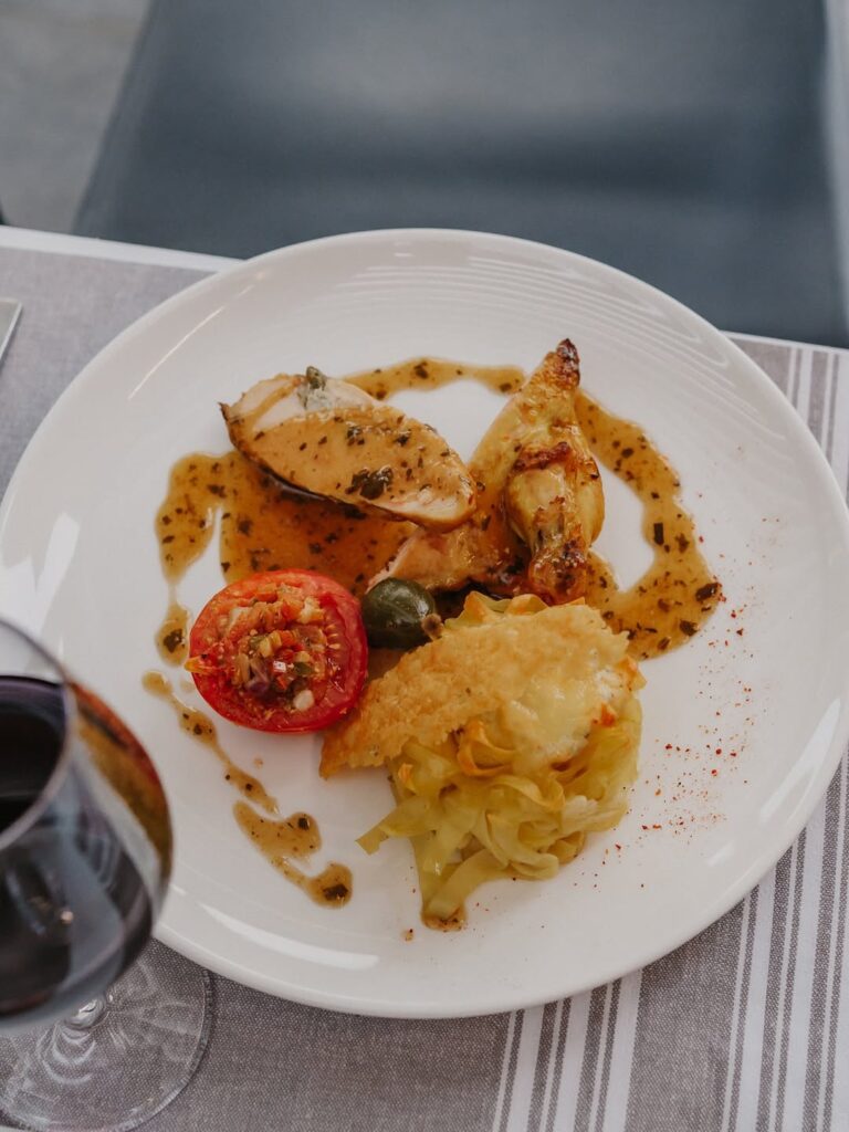 Assiette méditerranéenne d'un restaurant de type cuisine française à Pau