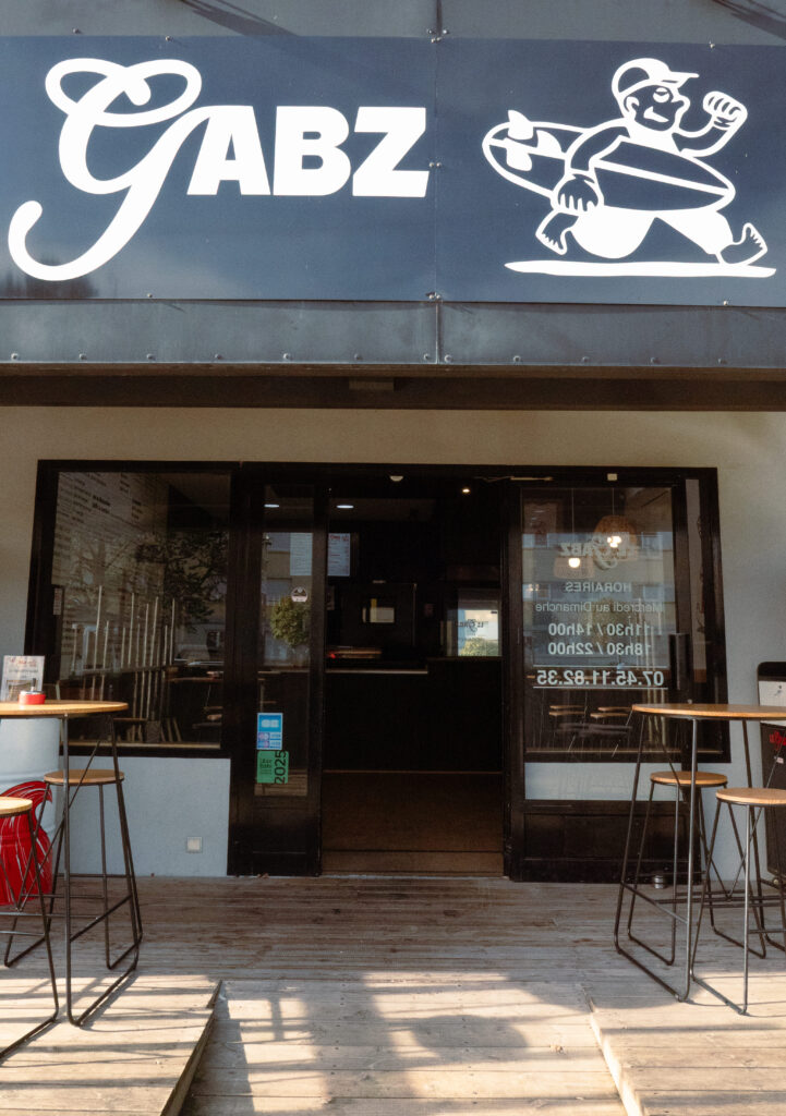 Terrasse et devanture du restaurant de street food Le Gabz, à La Teste-de-Buch.