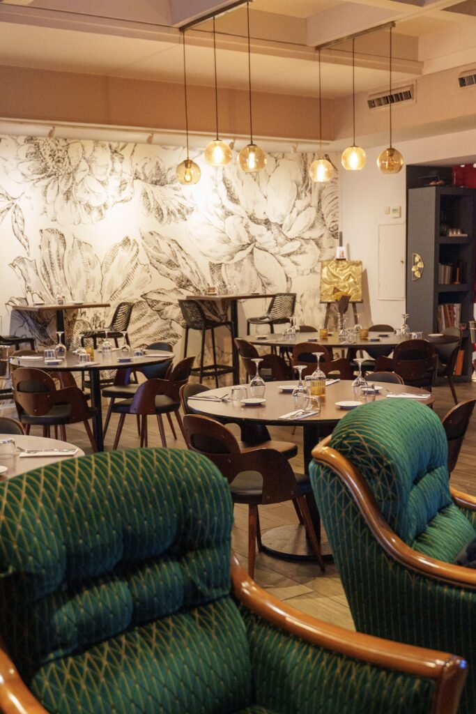 La salle intérieur chez O Belles Gambettes à Perpignan