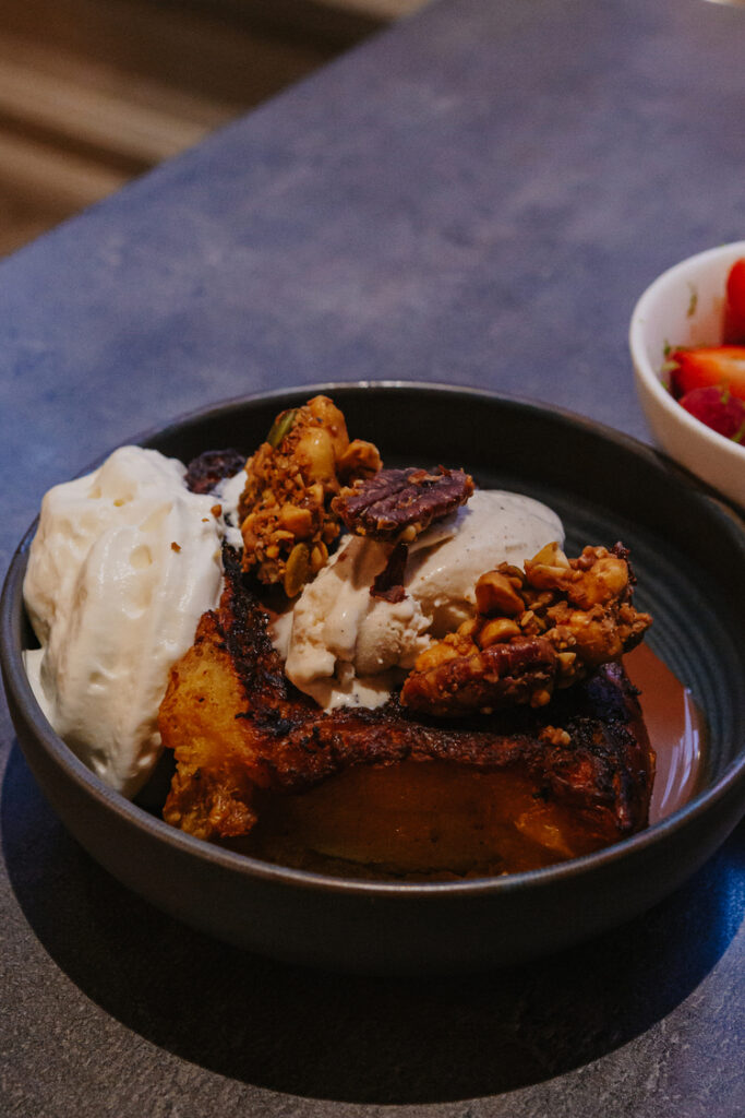 Dessert gourmand d'un restaurant de type cuisine française à Pau, près de Tarbes