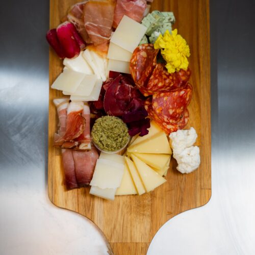 Planche de charcuterie et fromages raffinés chez Papilles, à Rennes