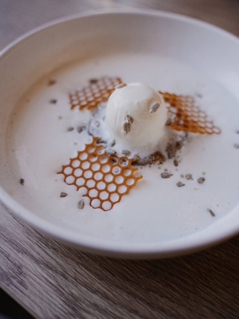 Dessert frais d'un restaurant de type cuisine française à Garlin, près de Pau