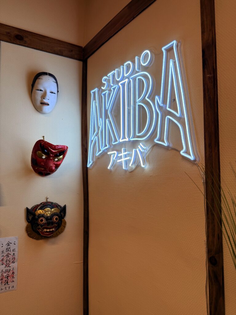 Enseigne du Studio Akiba