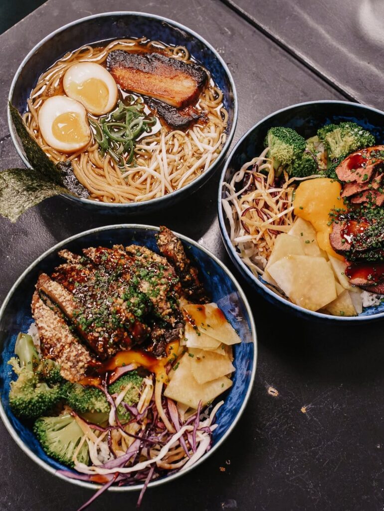 Différents Ramen d'un restaurant de type cuisine franco-japonaise dans la rue des cordeliers, à Pau, près de Tarbes