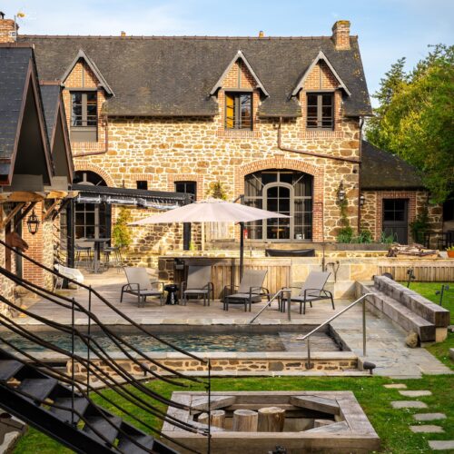 Le jardin et la terrasse de la résidence À Fleur de Rance, à Saint-Malo