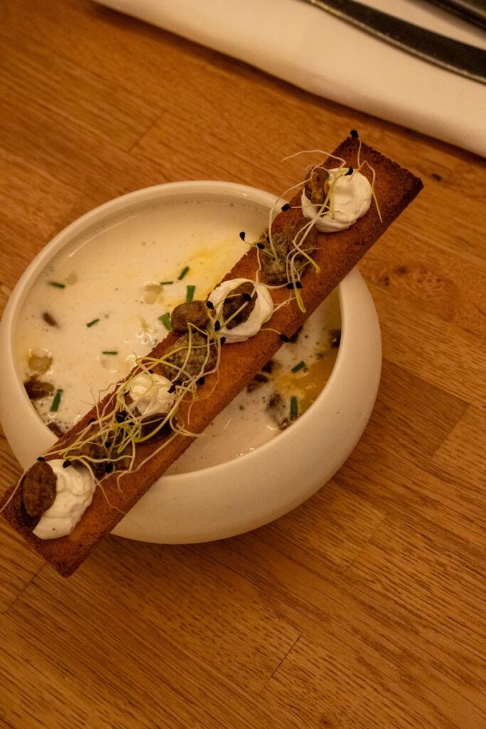 Une assiette travaillées du restaurant Le VerSus à Limoges