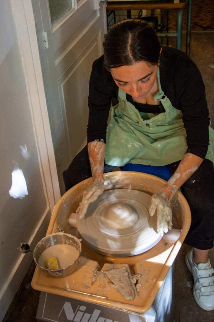 l'atelier tournage, poterie à l'Atelier Chamothé à Limoges