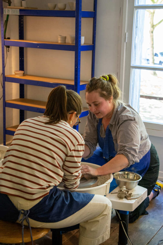 l'atelier tournage, poterie à l'Atelier Chamothé à Limoges