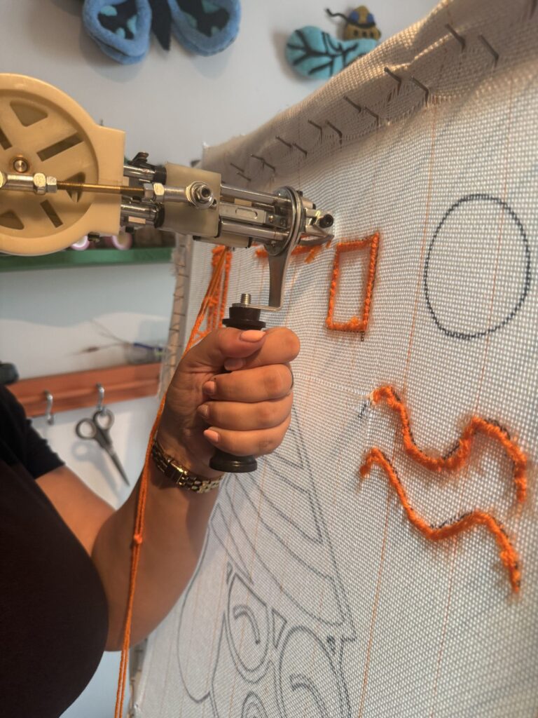 Pistolet de Tufting de l'Atelier Joy Creation à Dijon