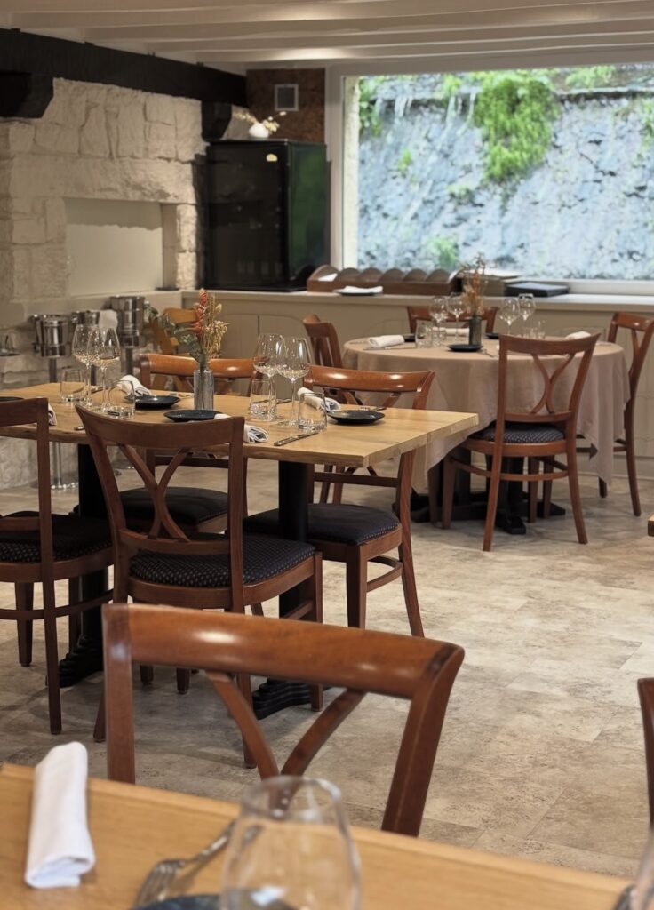 Salle du restaurant L'Auberge de Pont Calleck à Inguiniel