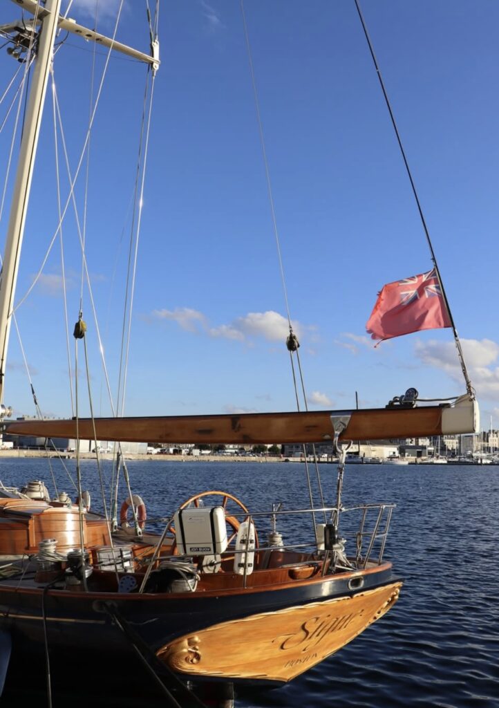 Ambiance maritime malouine chez Pêche & Cie à Saint-Malo