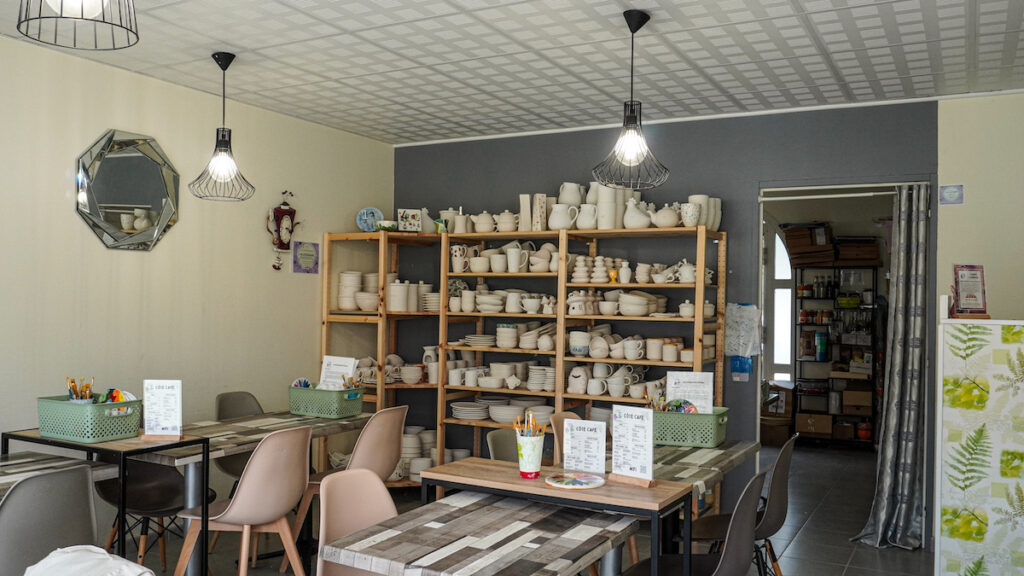 L'intérieur du biscuit café céramique à Rots