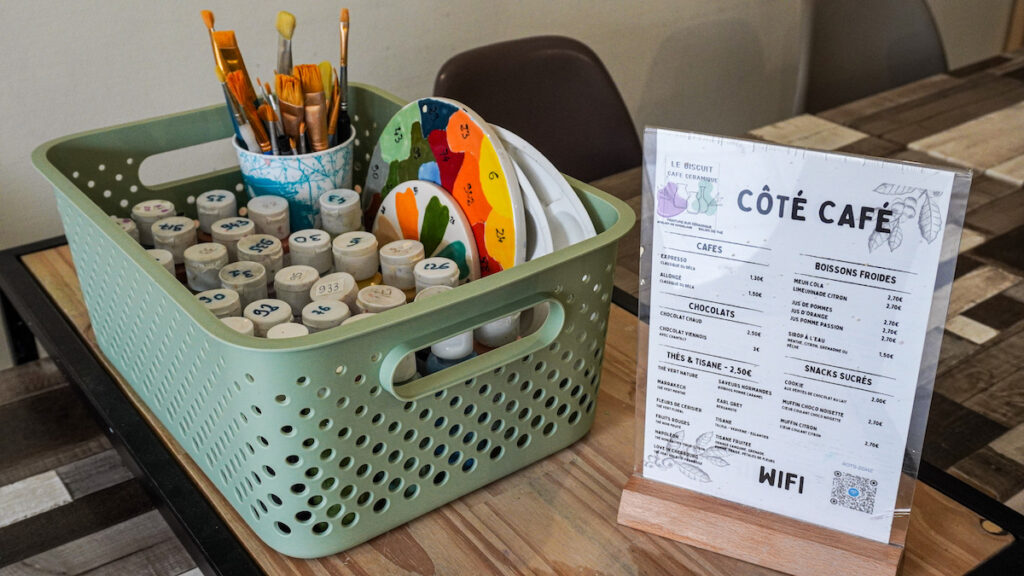Les peintures du biscuit café céramique à Rots