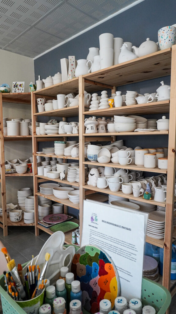 Les pièces du biscuit café céramique à Rots