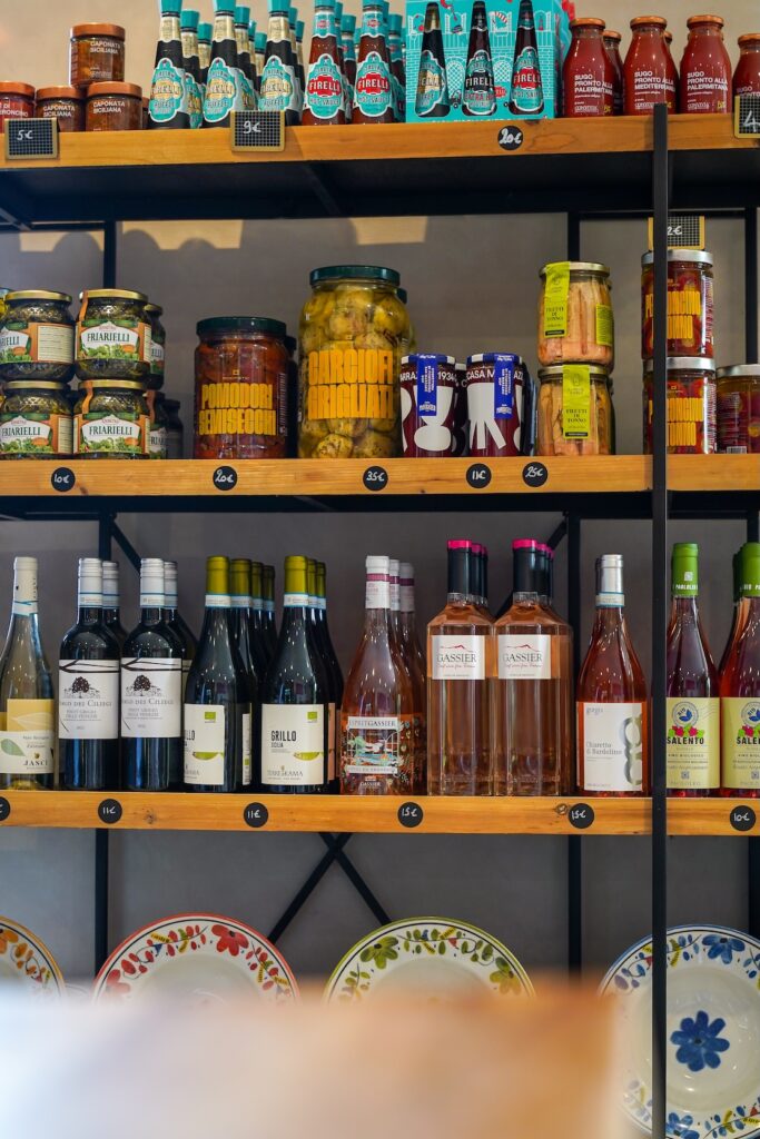 Le coin épicerie de BiVio Pizza à Dinard