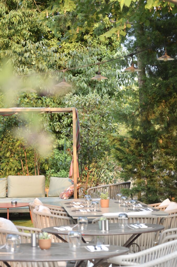 La terrasse du Blason de Provence à Monteux
