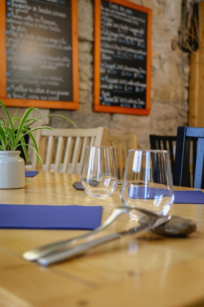 Table salle intérieur Bleu de Sapin à Besançon