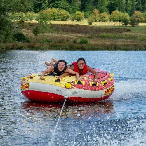 La bouée tractée à The Beach Ski Academy à Meuzac à 30 minutes de Limoges