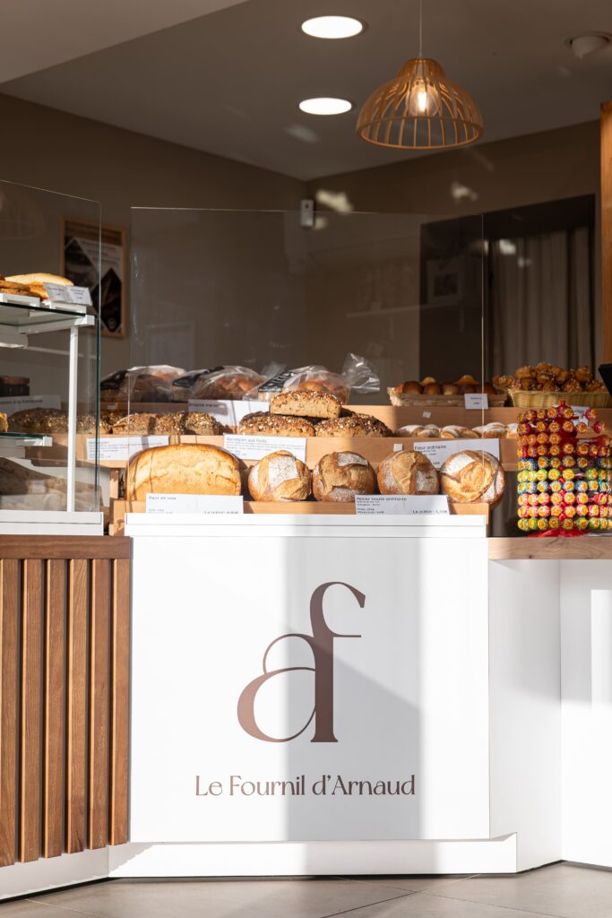 L'intérieur de la boulangerie le Fournil d'Arnaud à Ecouflant près d'Angers